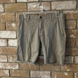 Nat Nast Men's Khaki Flat Front Shorts. Size 34.